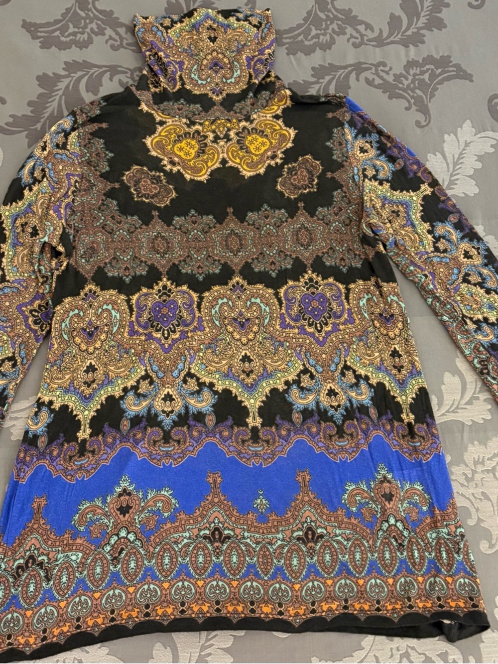 Etro Paisley Print Long Sleeve turtleneck top. Lightweight, drapey fabric - Picture 5 of 6